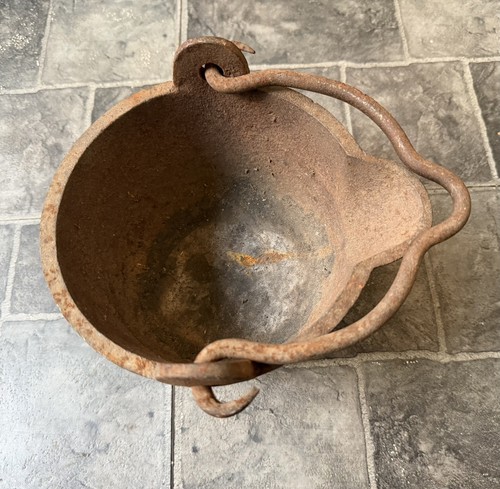 Vintage cast iron melting pot - iron,