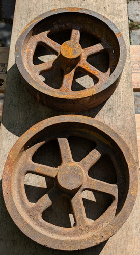 Cast iron flywheels 20cm dia - cast,